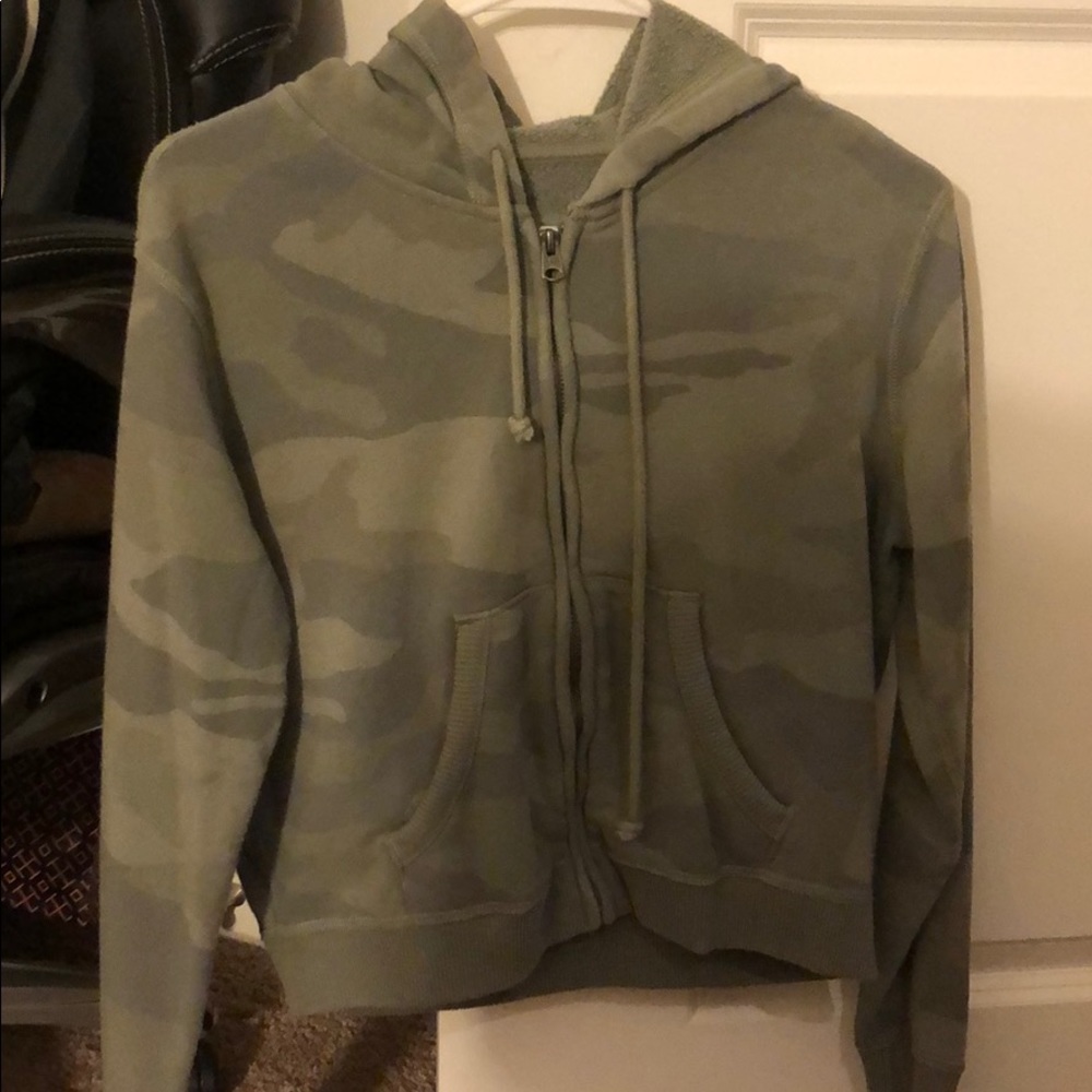 Sweater with zipper